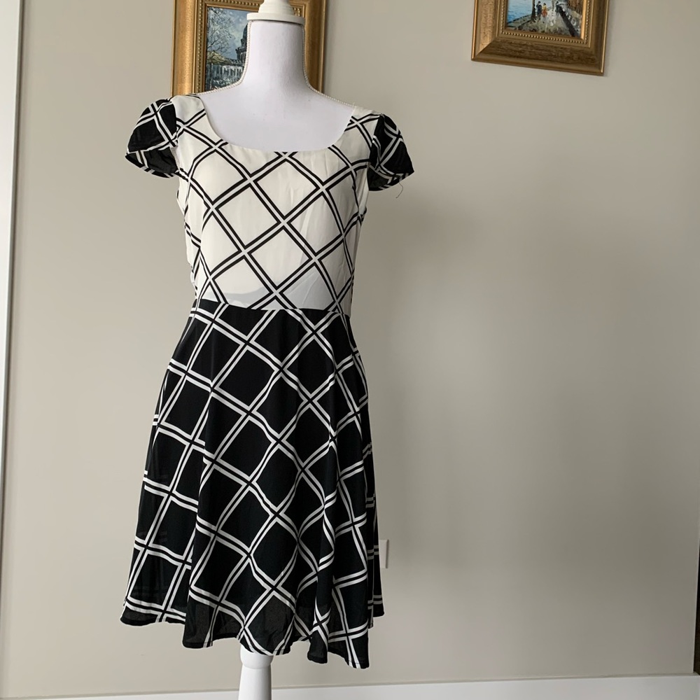Lightweight flare skirt dress